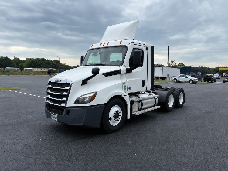 2021 Freightliner Cascadia in Greenville, SC — photo 3