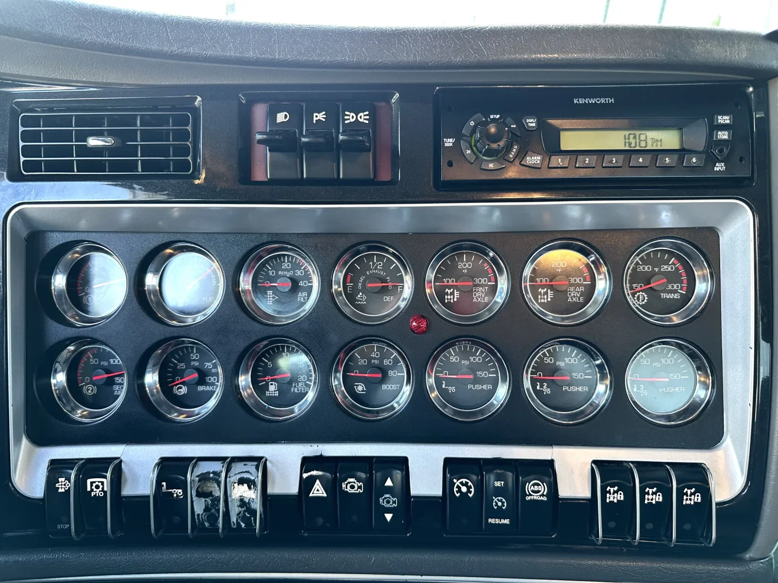2012 Kenworth T800 in Greer, SC — photo 19