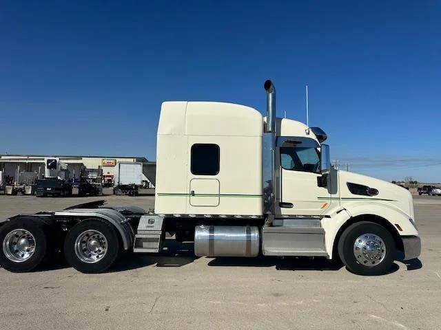 2018 Peterbilt 579 - image 3