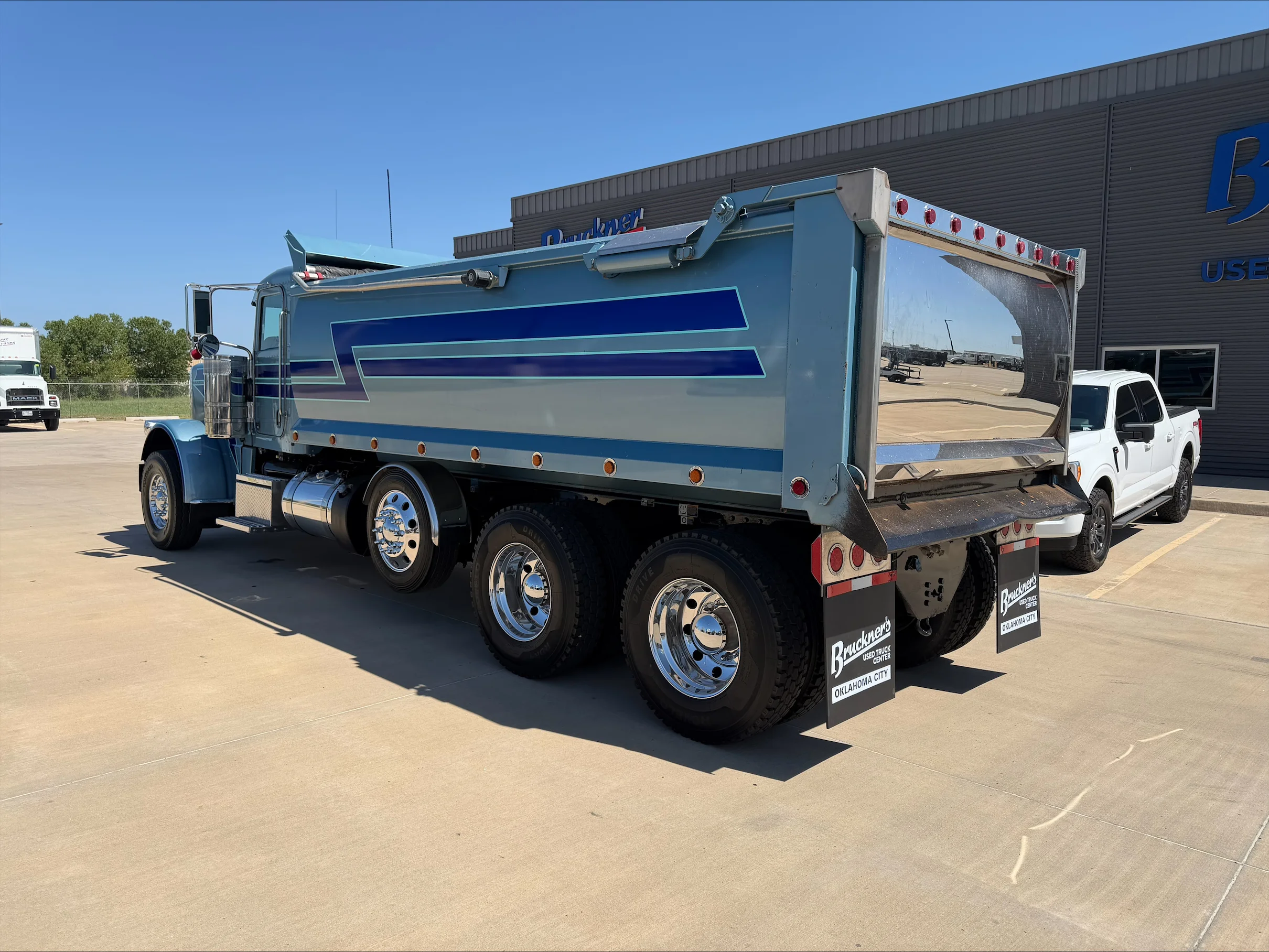 2024 Peterbilt 389 in Oklahoma City, OK — photo 8