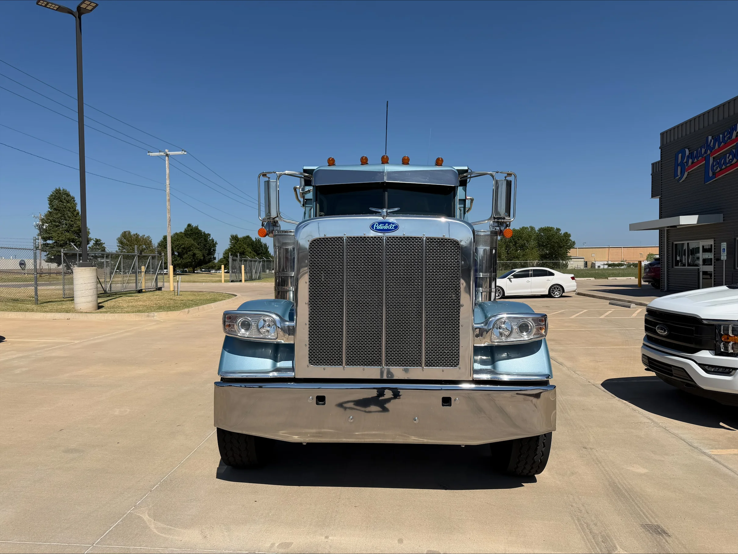2024 Peterbilt 389 in Oklahoma City, OK — photo 2