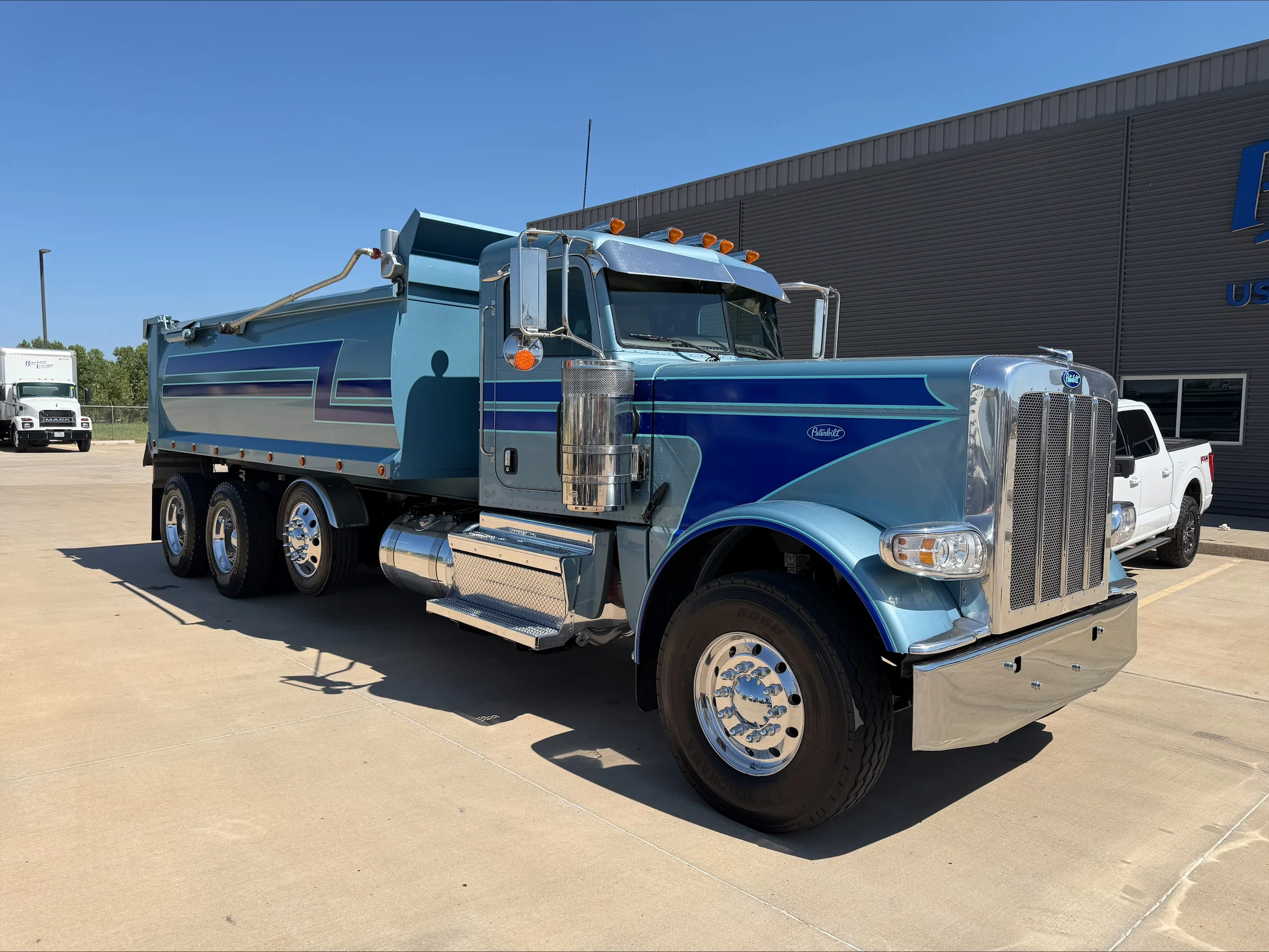 2024 Peterbilt 389 in Oklahoma City, OK — photo 3