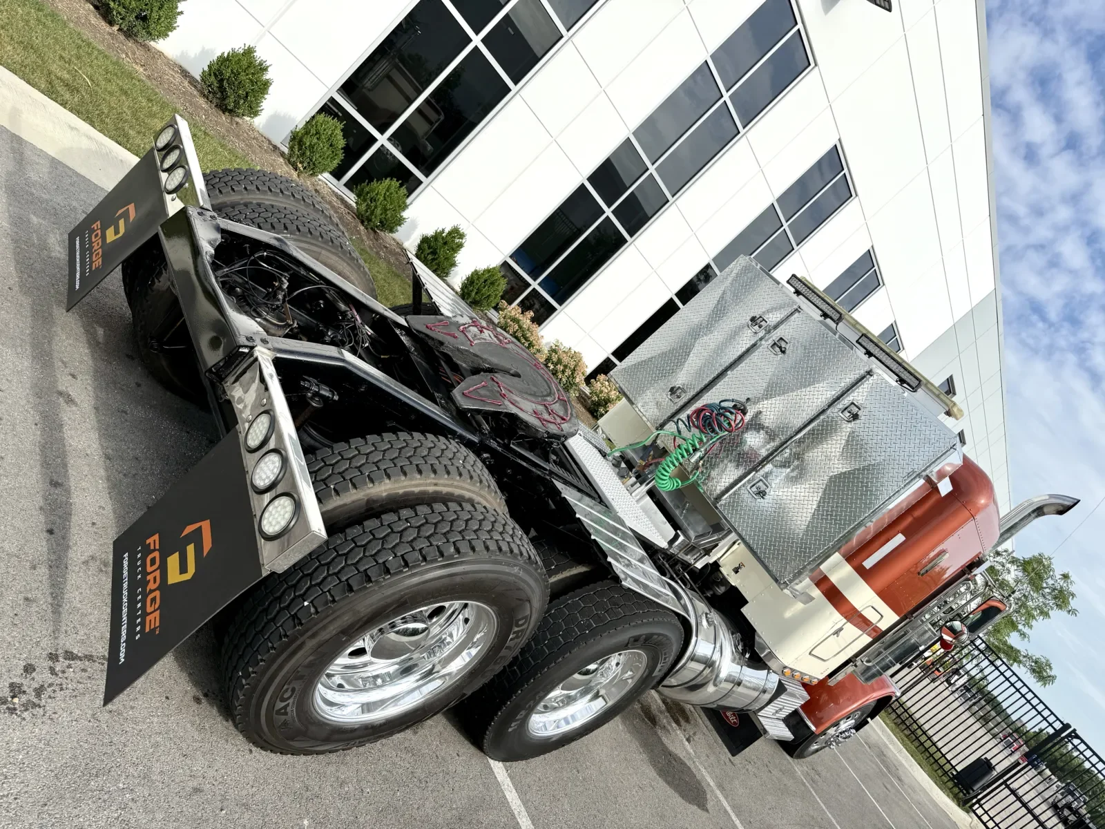 2012 Peterbilt 389 in New Lenox, IL — photo 11