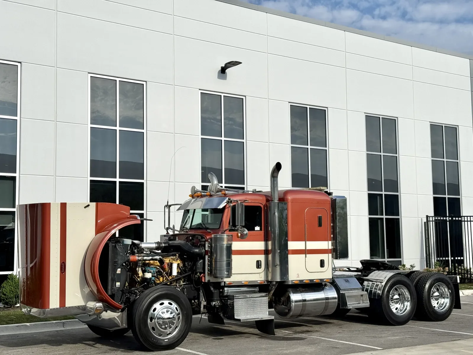 2012 Peterbilt 389 in New Lenox, IL — photo 10