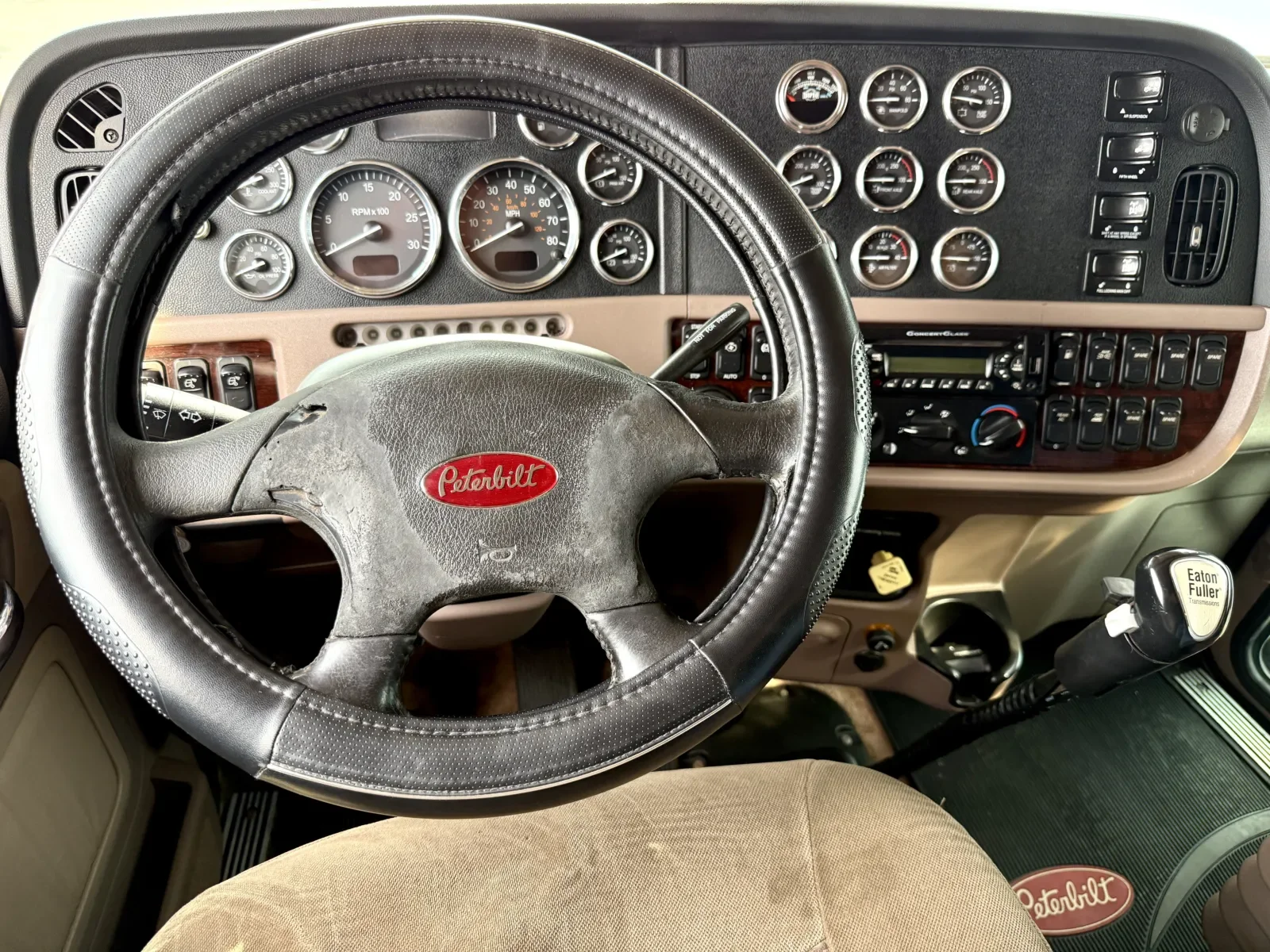 2012 Peterbilt 389 in New Lenox, IL — photo 16