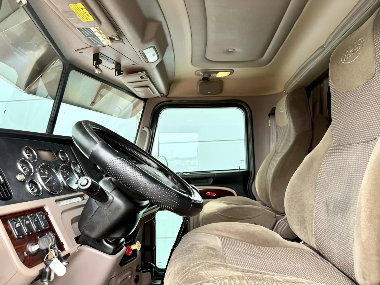 2012 Peterbilt 389 in New Lenox, IL — photo 14