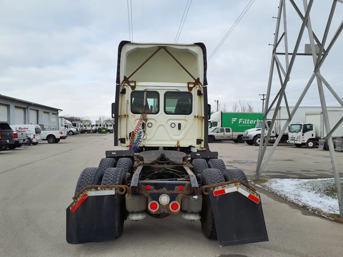 2019 Freightliner Cascadia in Indianapolis, IN — photo 5