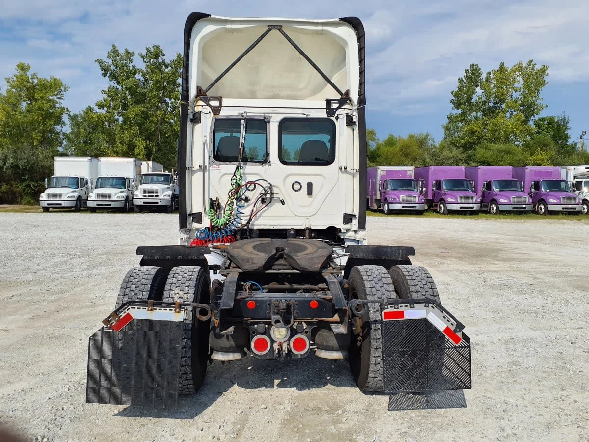 2020 Freightliner Cascadia - image 5