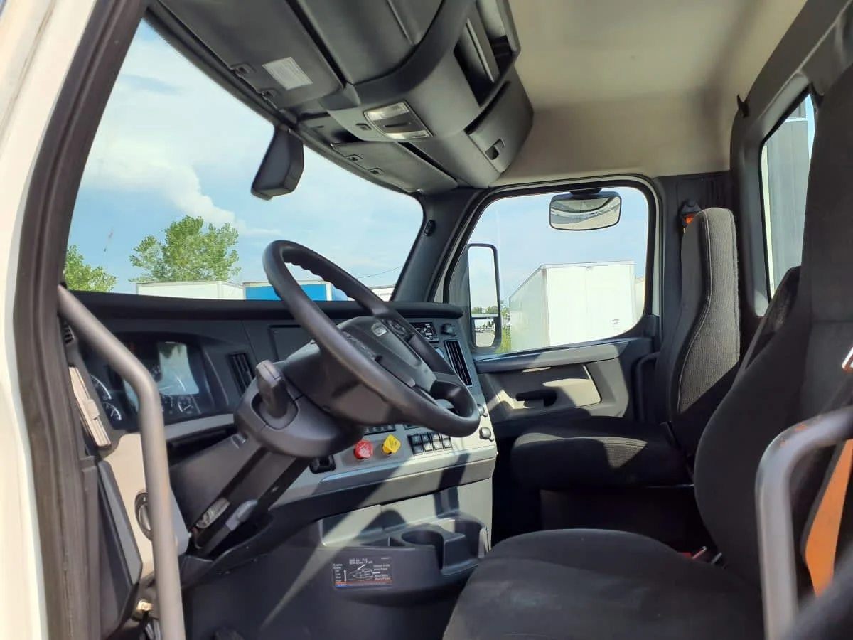 2020 Freightliner Cascadia - image 7