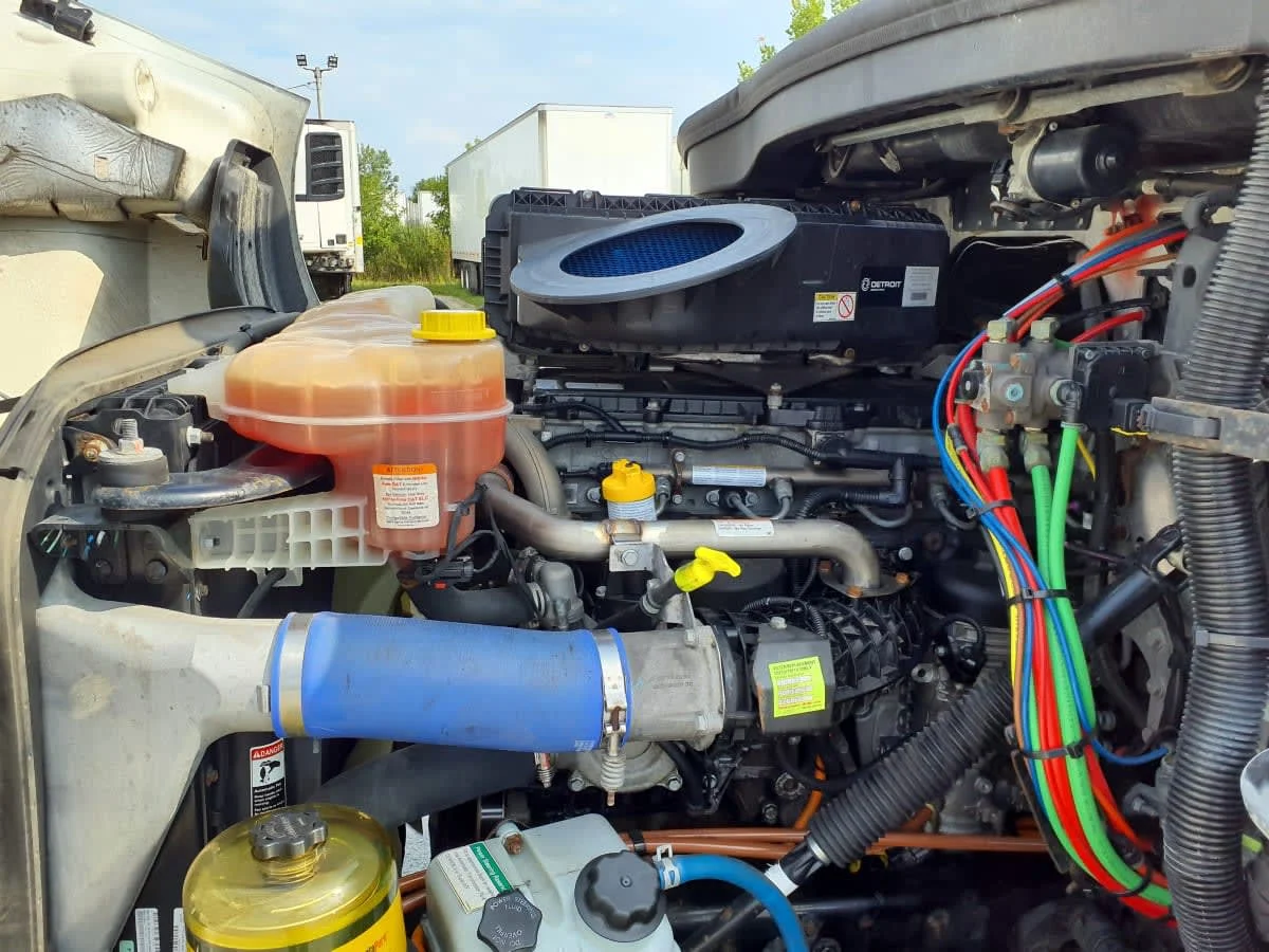 2020 Freightliner Cascadia - image 8