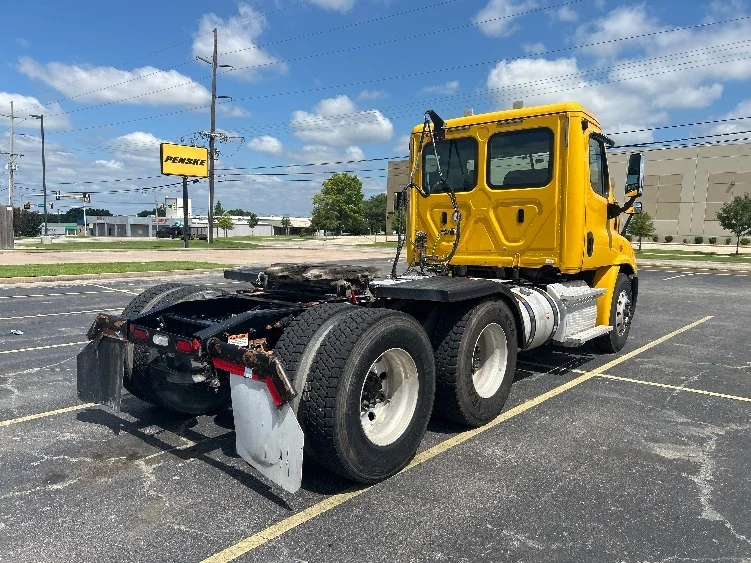 2019 Freightliner Cascadia in Tulsa, OK — photo 7