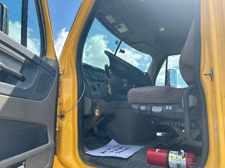 2019 Freightliner Cascadia in Tulsa, OK — photo 9