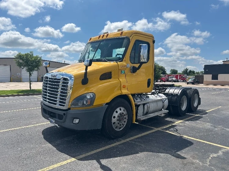 2019 Freightliner Cascadia in Tulsa, OK — photo 3