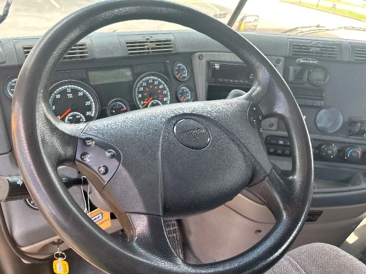 2019 Freightliner Cascadia in Tulsa, OK — photo 10