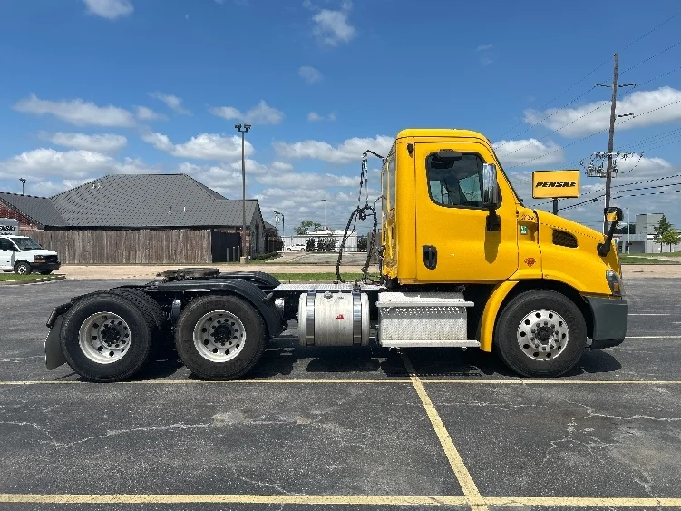 2019 Freightliner Cascadia in Tulsa, OK — photo 8