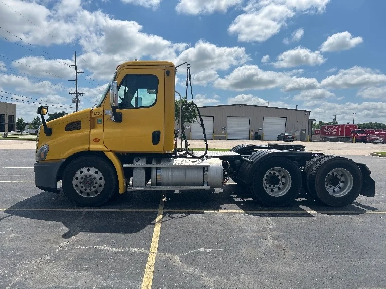 2019 Freightliner Cascadia in Tulsa, OK — photo 4