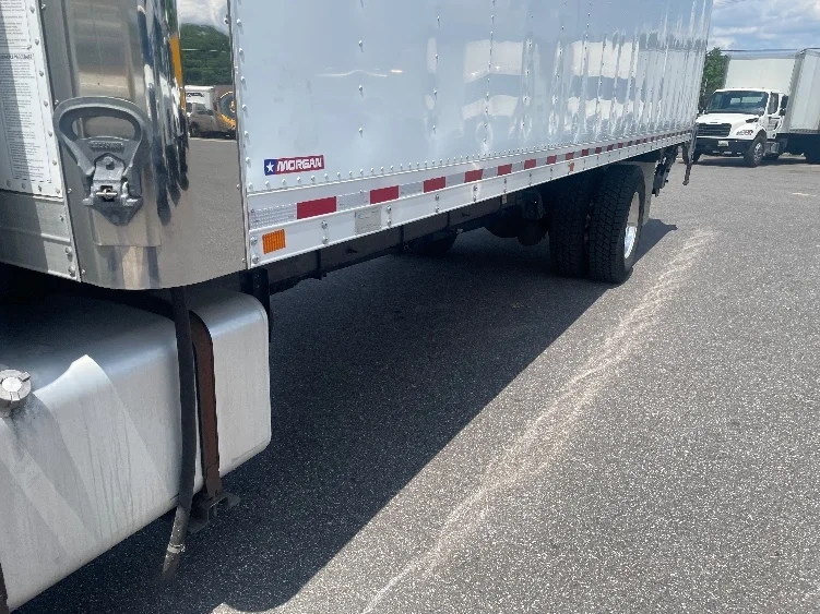 2018 Hino 338 - image 5