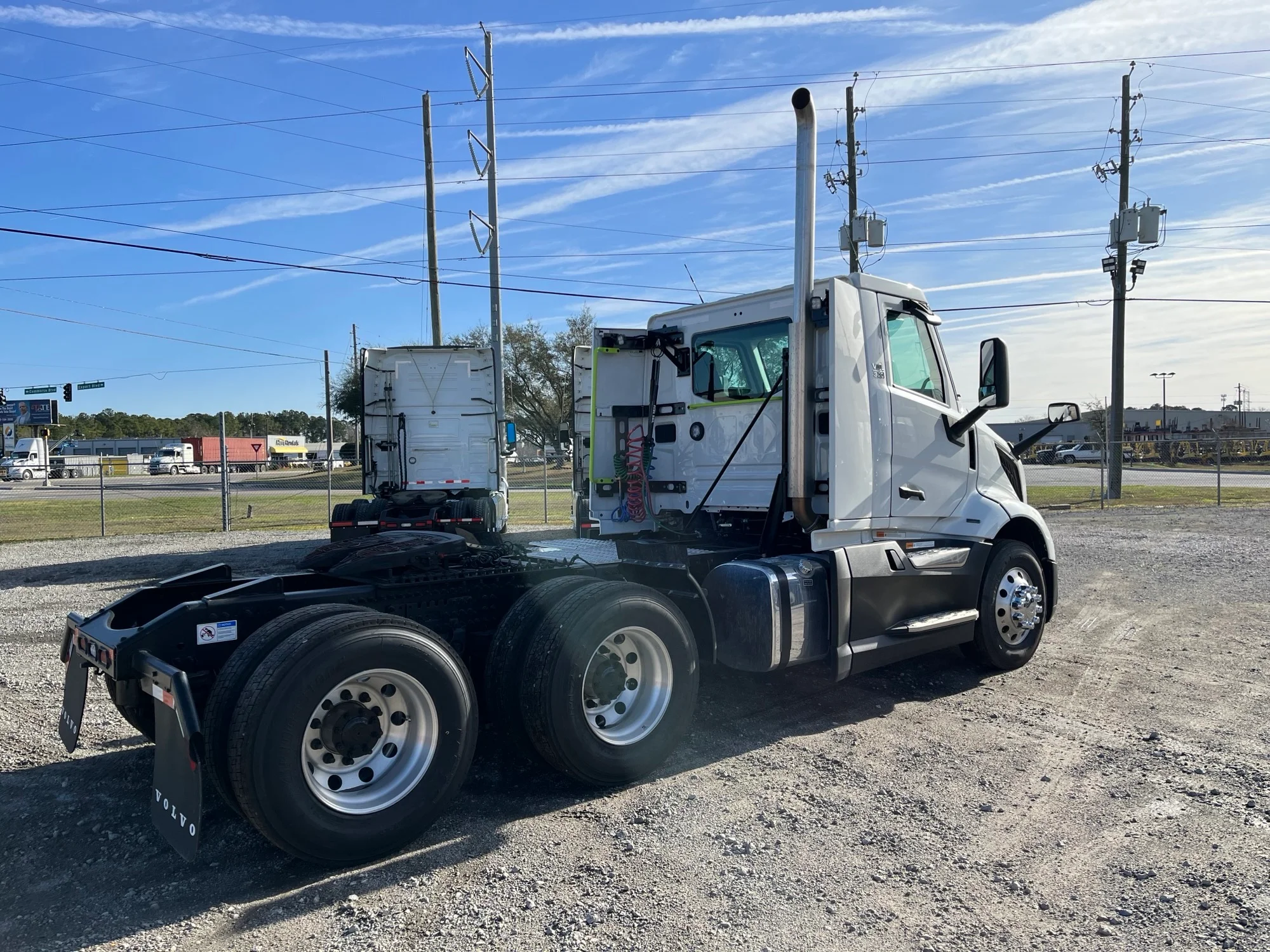 2025 Volvo VNL 300 in Adairsville, GA — photo 3