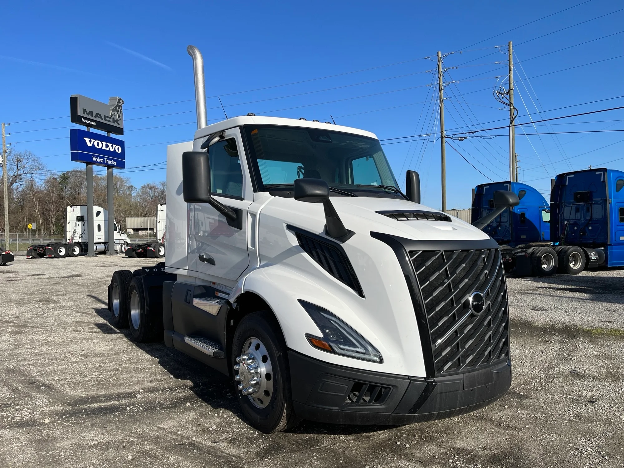 2025 Volvo VNL 300 in Adairsville, GA — photo 2