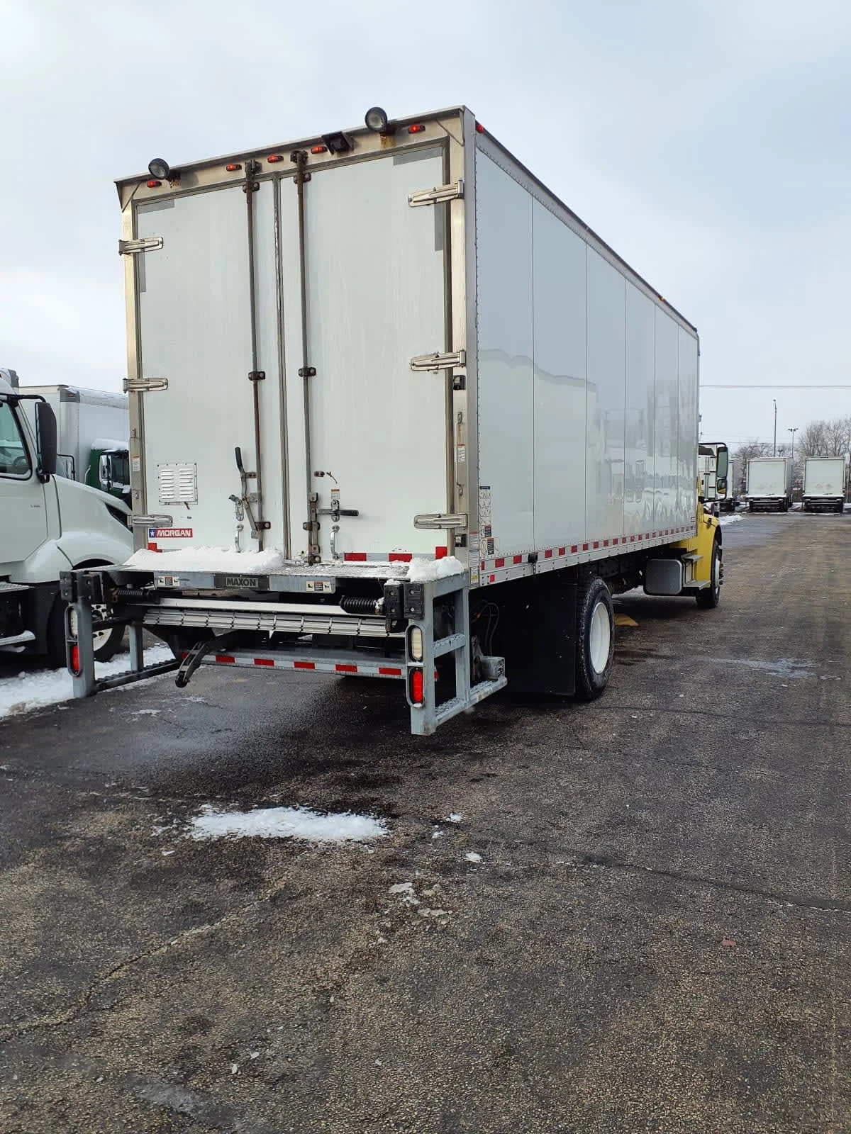 2016 Freightliner M2 106 - image 4