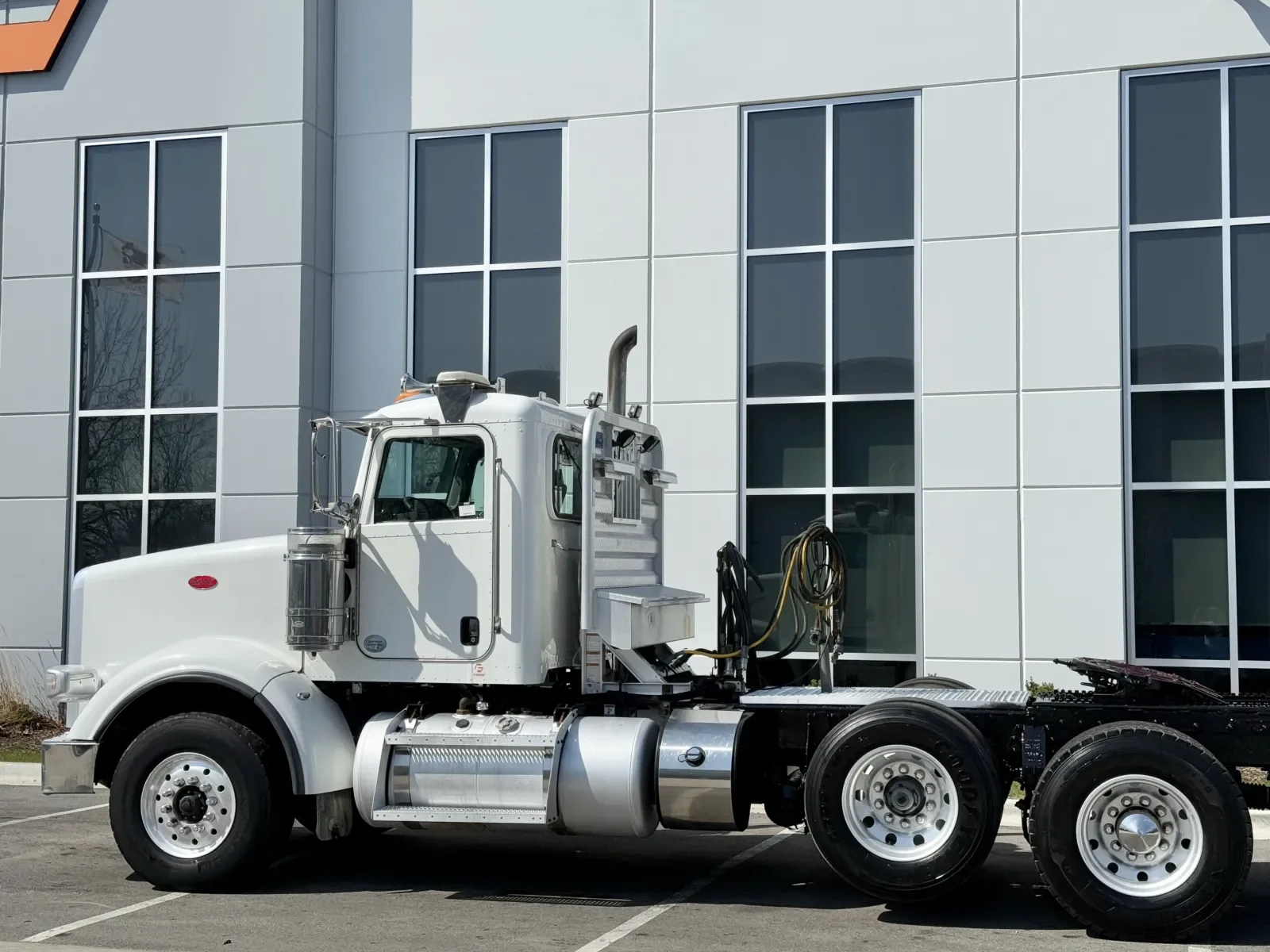 2015 Peterbilt 367 in New Lenox, IL — photo 8