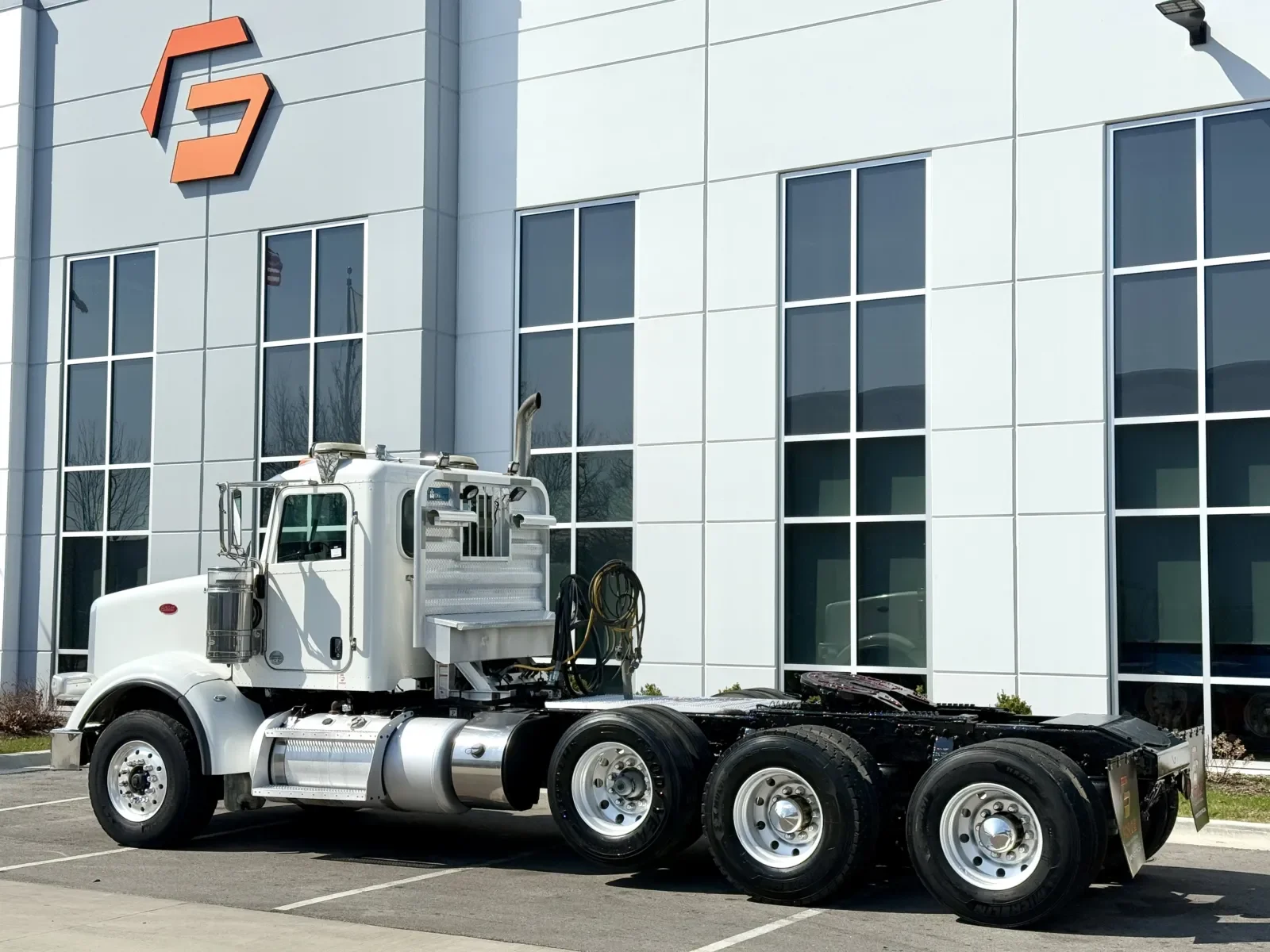 2015 Peterbilt 367 in New Lenox, IL — photo 6