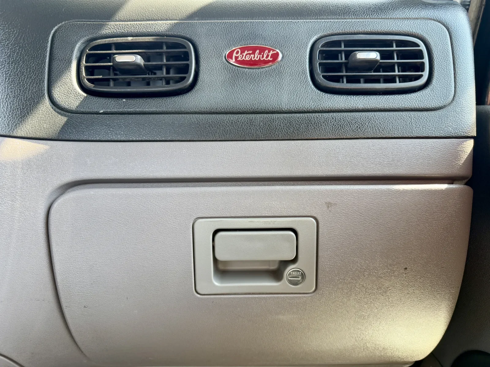 2015 Peterbilt 367 in New Lenox, IL — photo 19