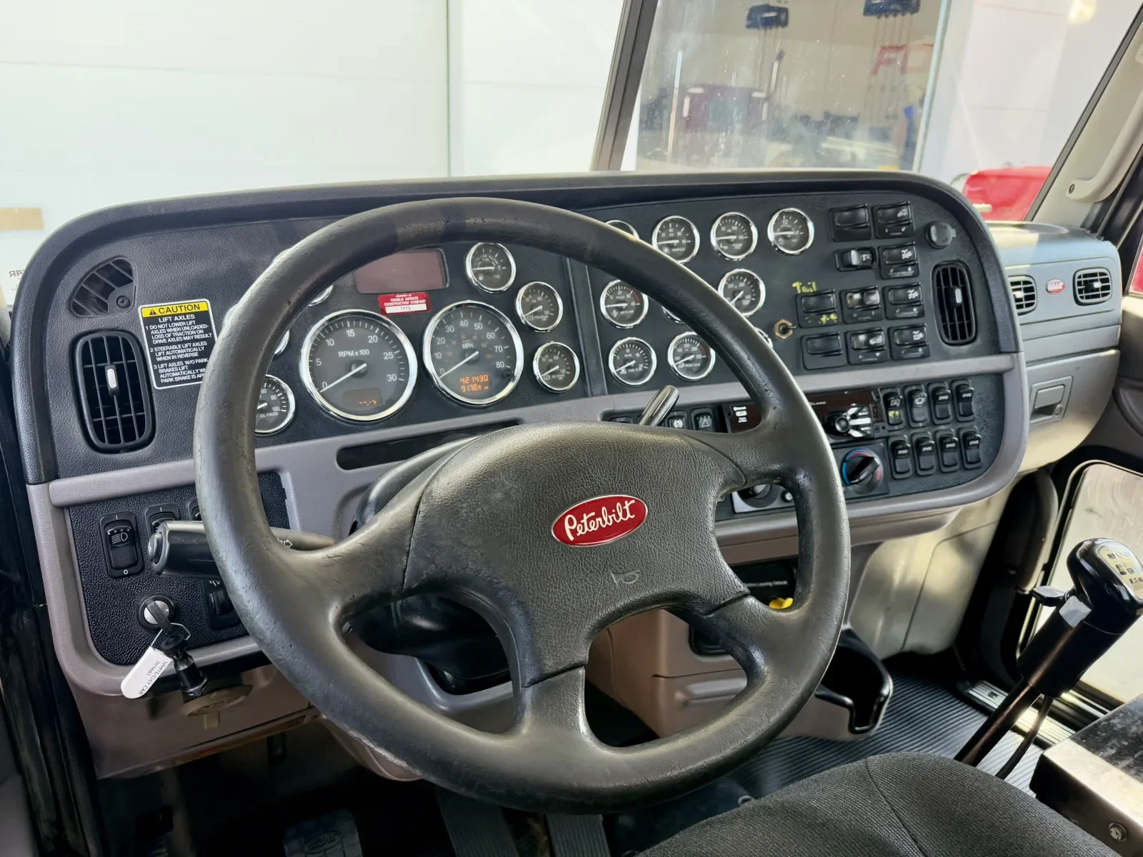 2015 Peterbilt 367 in New Lenox, IL — photo 15
