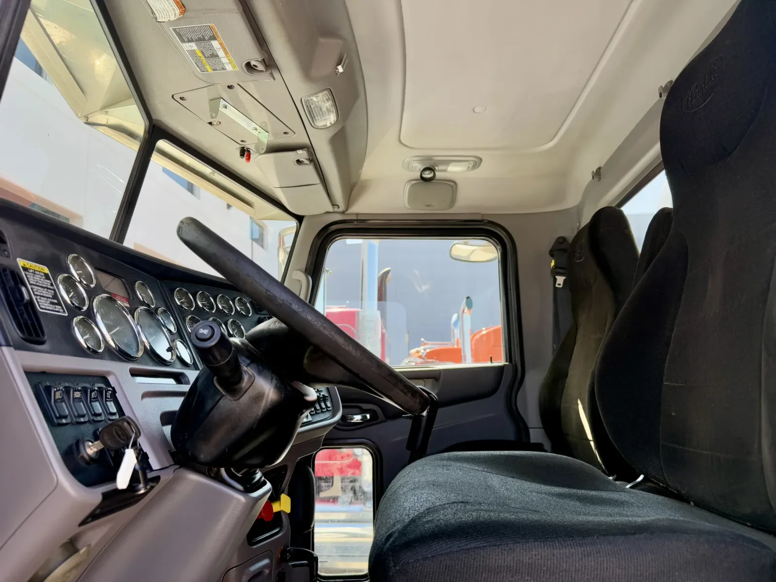 2015 Peterbilt 367 in New Lenox, IL — photo 14