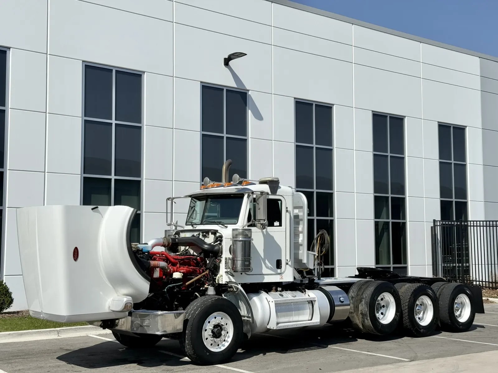 2015 Peterbilt 367 in New Lenox, IL — photo 10