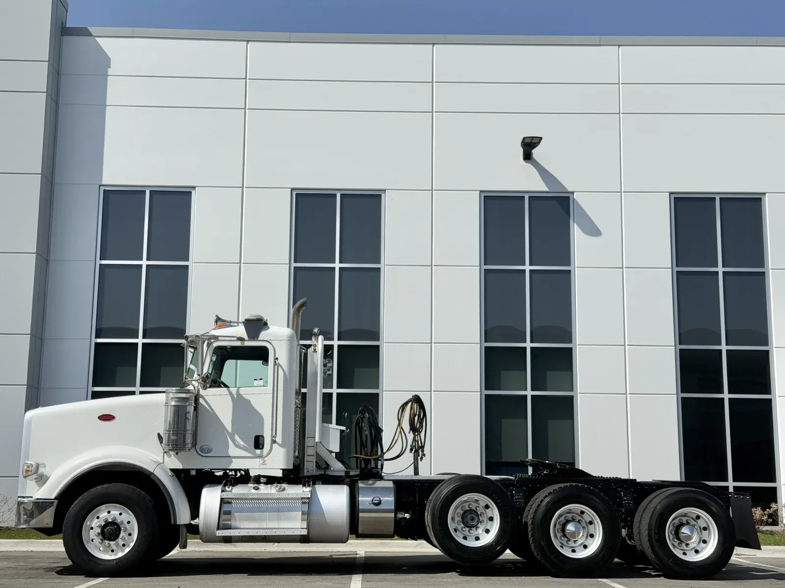 2015 Peterbilt 367 in New Lenox, IL — photo 4