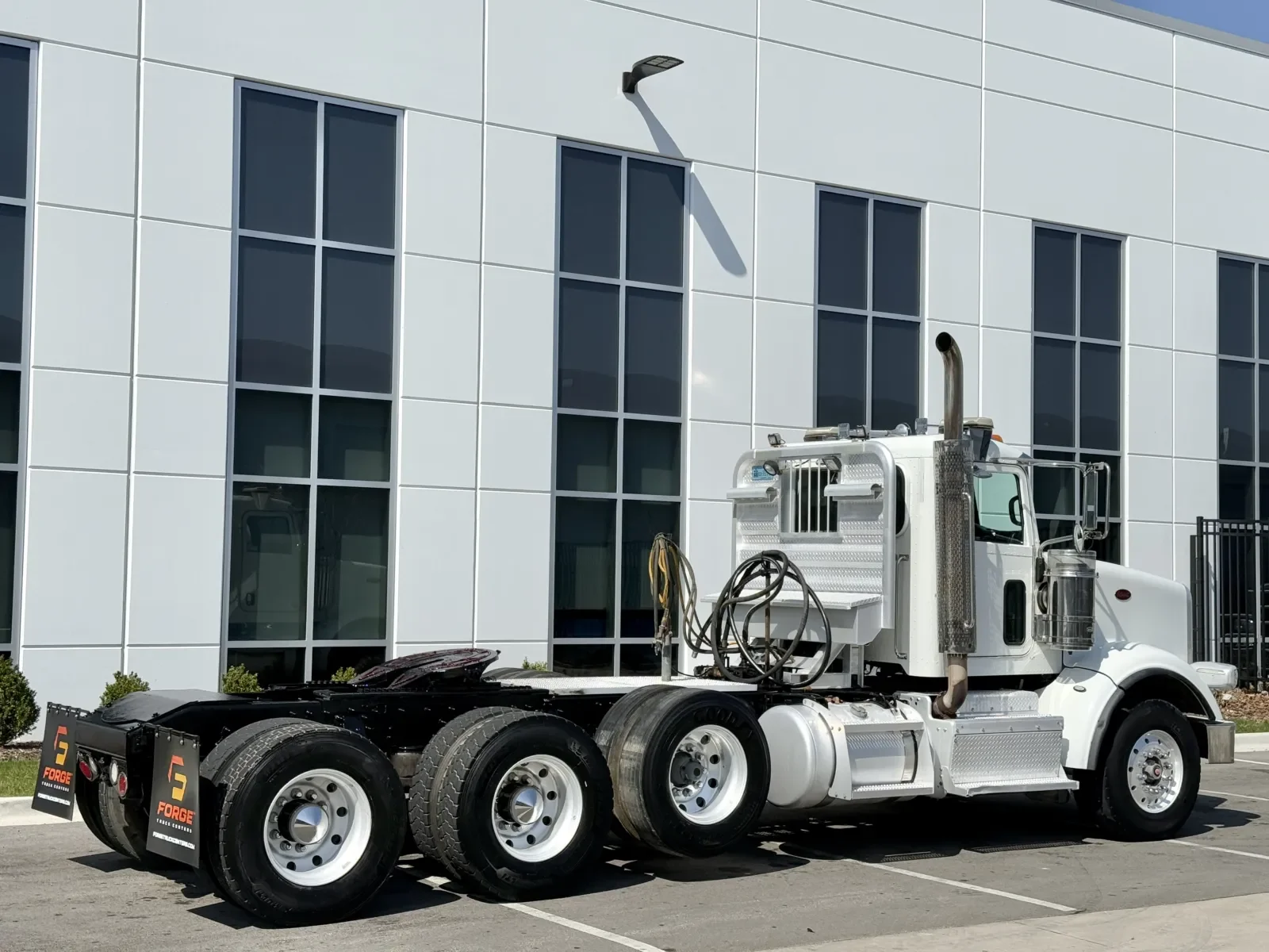 2015 Peterbilt 367 in New Lenox, IL — photo 5