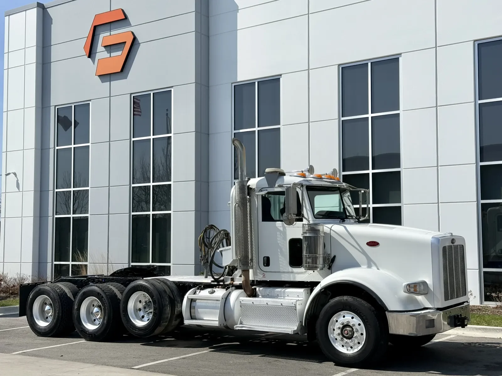 2015 Peterbilt 367 in New Lenox, IL — photo 2