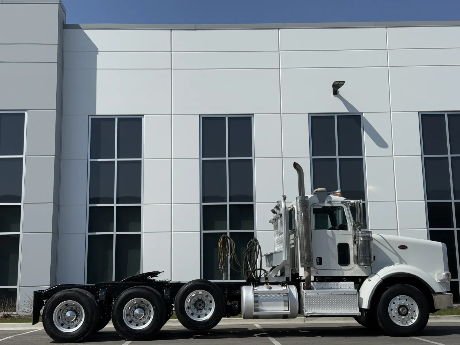 2015 Peterbilt 367 in New Lenox, IL — photo 3