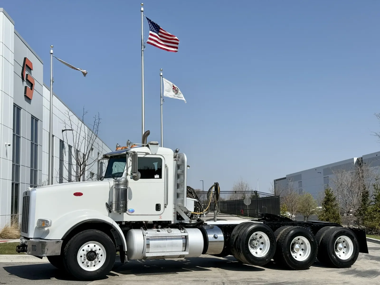 2015 Peterbilt 367 in New Lenox, IL