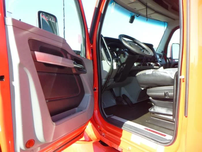2021 Kenworth T680 — photo 12