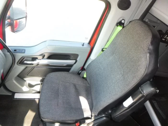 2021 Kenworth T680 — photo 18