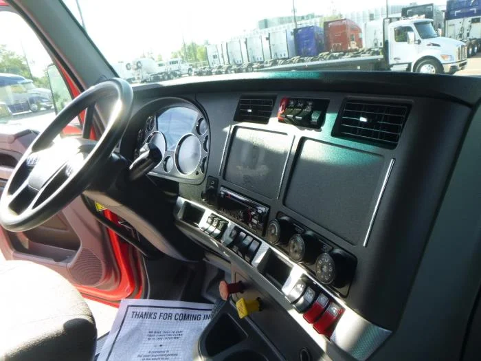 2021 Kenworth T680 — photo 17