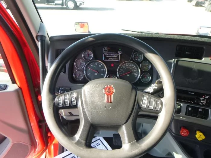 2021 Kenworth T680 — photo 16