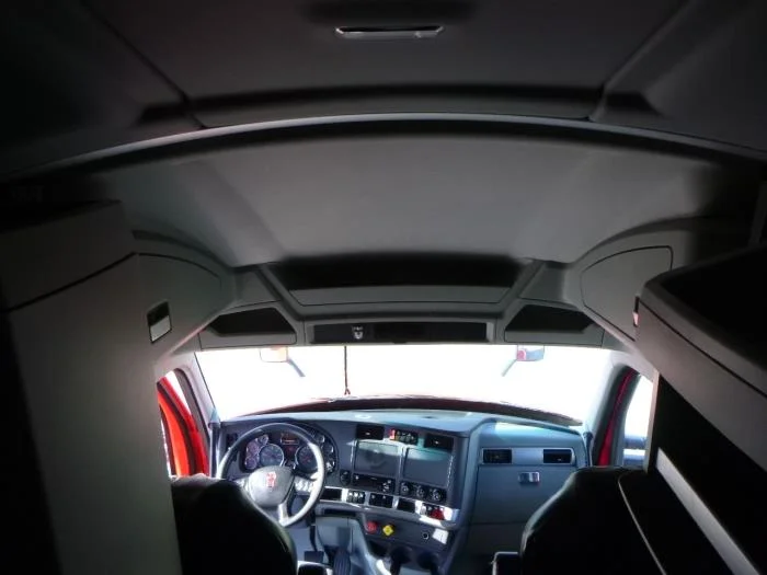 2021 Kenworth T680 — photo 25