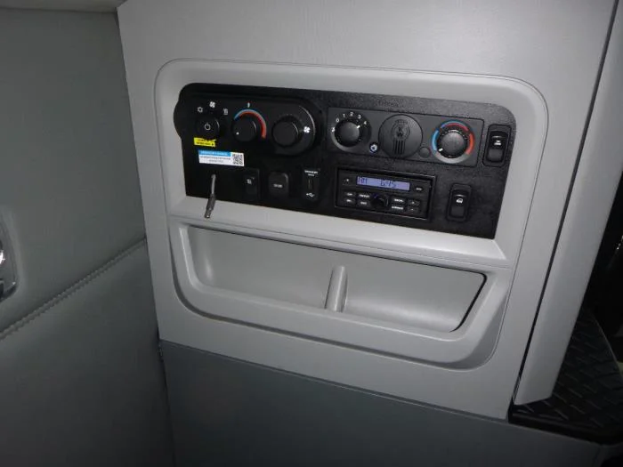 2021 Kenworth T680 — photo 24
