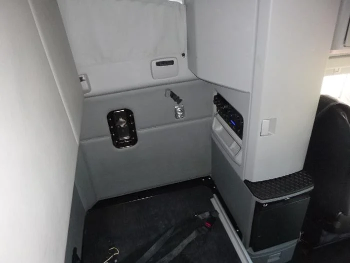 2021 Kenworth T680 — photo 23