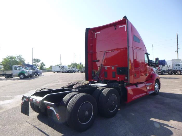 2021 Kenworth T680 — photo 6