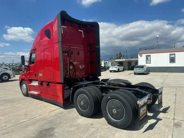 2022 Freightliner Cascadia — photo 16