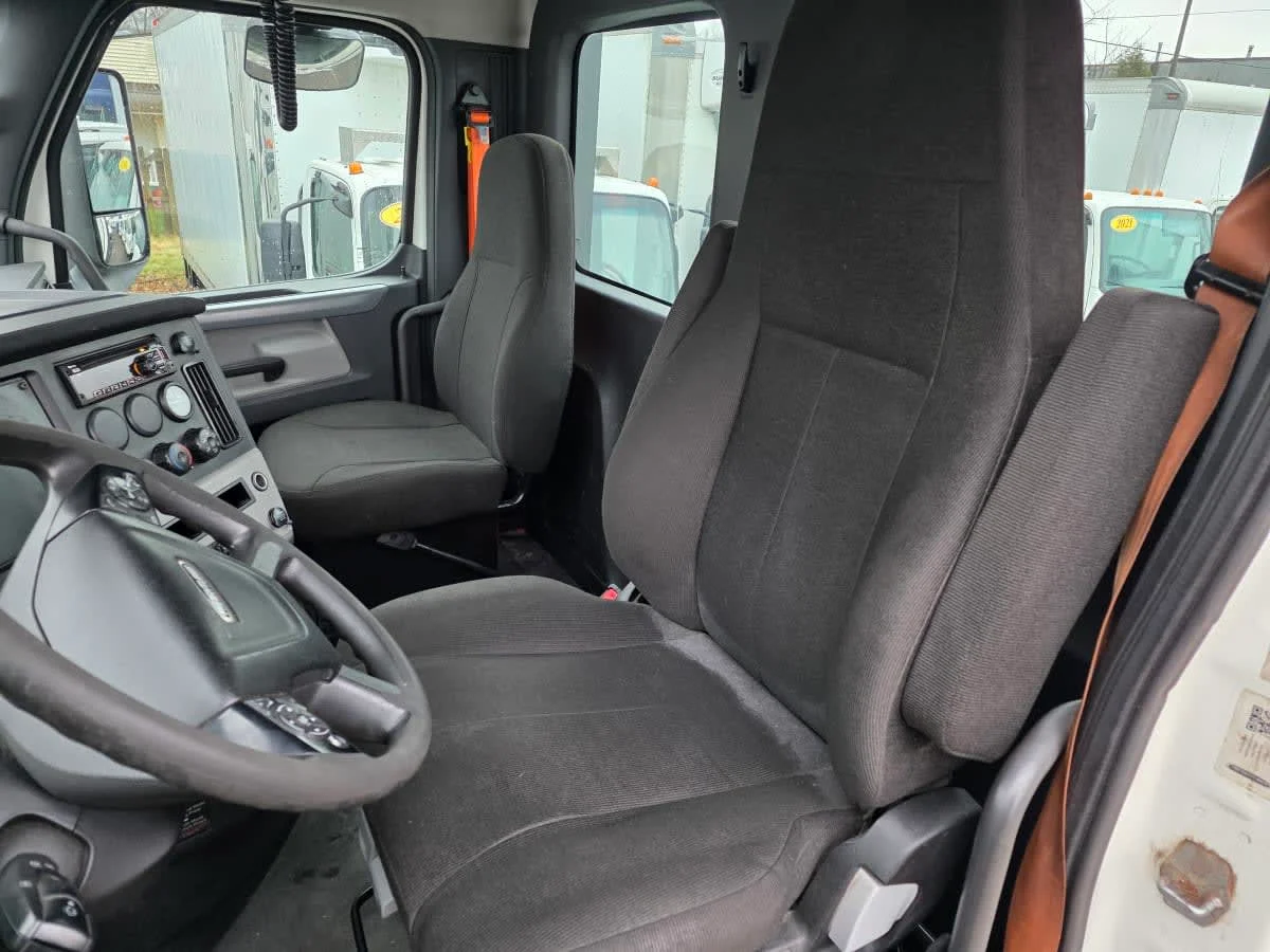 2021 Freightliner Cascadia in Bensalem, PA — photo 7