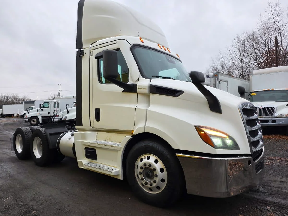 2021 Freightliner Cascadia in Bensalem, PA — photo 3