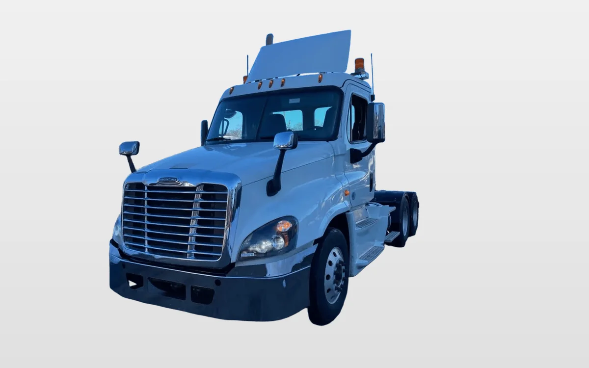 2019 Freightliner Cascadia - image 1