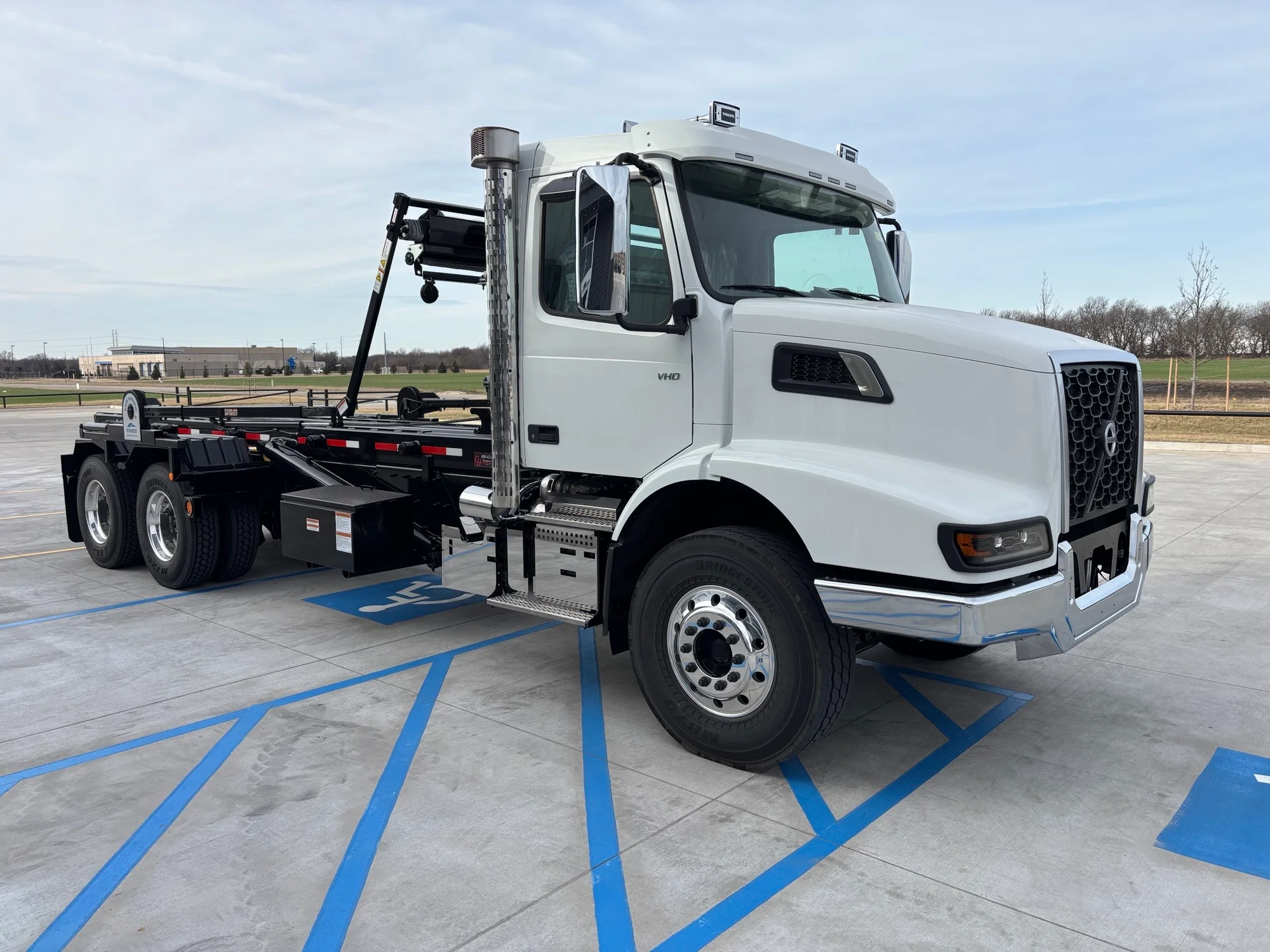 2026 Volvo VHD 300 in Salina, KS — photo 7