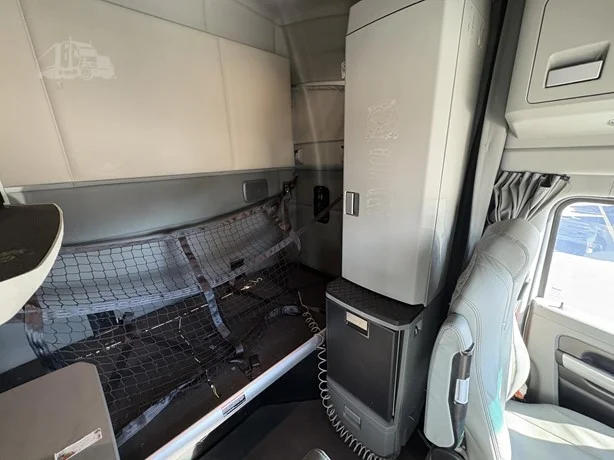 2021 Kenworth T680 - image 15