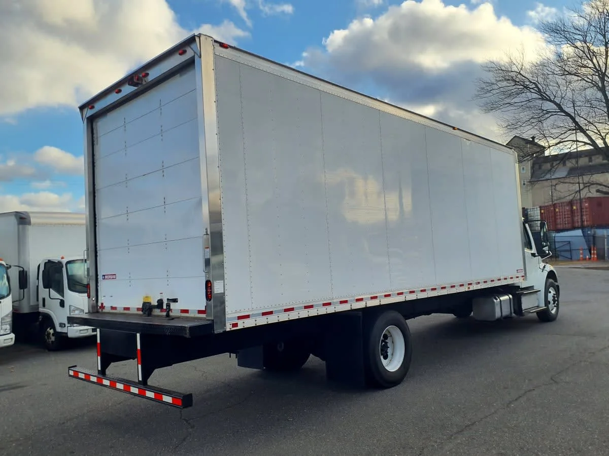2019 Freightliner M2 106 - image 4